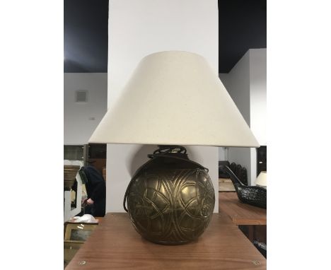 BRASS TABLE LAMP