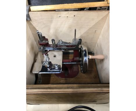 WOOD BOX CONTAINING SMALL MANUAL SEWING MACHINE