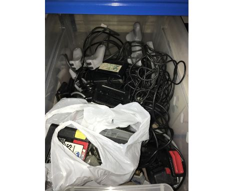 1 PLASTIC BOX SEGA GAME CONSOLE ETC