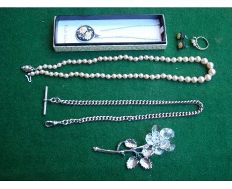 An 18 carat gold and pearl ring, a heavy silver Albert curb link watch chain, a Toshikane silver mounted porcelain pendant an