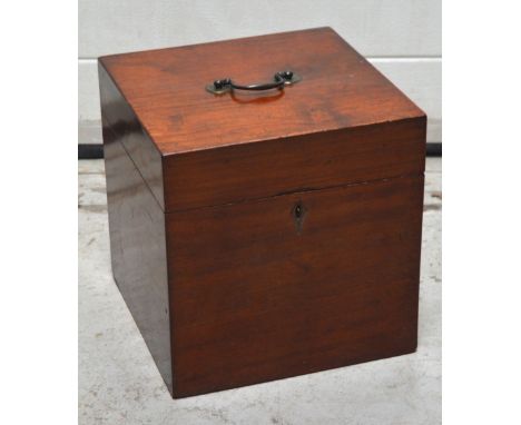 A mahogany decanter box with hinged lid (lacking contents), width 29cm.