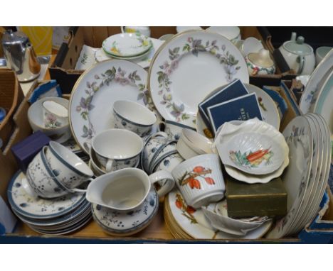 A mixed quantity of ceramics to include a Royal Doulton 'Cambridge' part tea service and Royal Worcester 'World Harvest' dinn