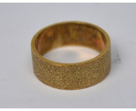 A 9ct gold textured band, size K, approx 4g.