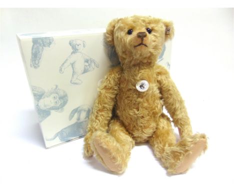 A STEIFF COLLECTOR'S TEDDY BEAR 'PAUL, THE GROWLING BEAR, REPLICA 1908' (EAN 400513)  blond, limited edition 1749/1908, with 