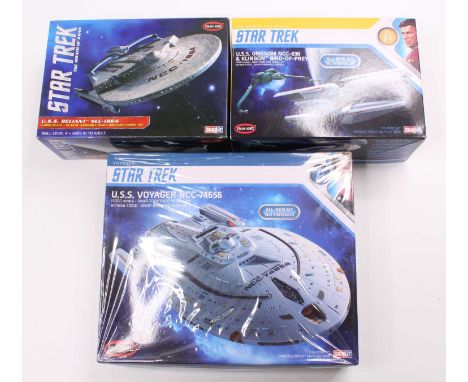 Polar Lights 1/1000th scale Star Trek boxed kit group of 3 comprising Star Trek Voyager No. POL980M/12 U.S.S.Voyager NCC-7465