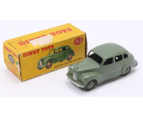 Dinky Toys N°152 Austin Devon, Miniature 1/43, Métal, Couleur Bordeaux, Bon état