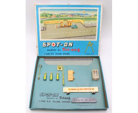 A Spot-On Models by Triang 1/42 scale Model of the No. L162B BP Filling Station, appears complete, comprising correct compone