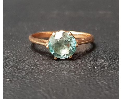 BLUE TOPAZ SINGLE STONE RINGthe round cut topaz on unmarked gold shank, ring size N 