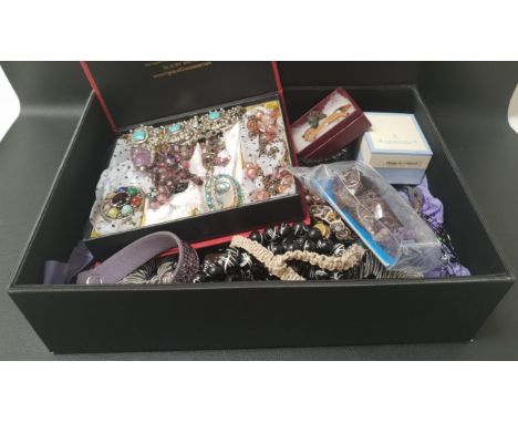 GOOD SELECTION OF COSTUME JEWELLERYincluding a stone set Miracle brooch, paste pearl necklaces, various bead and other neckla