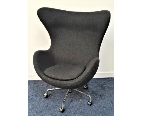 FRITZ HANSEN EGG STYLE CHAIRin grey felt on a chrome stand with casters 