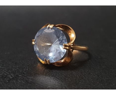 BLUE TOPAZ SINGLE STONE RINGthe round brilliant cut topaz approximately 6cts, on nine carat gold shank with decorative pierce