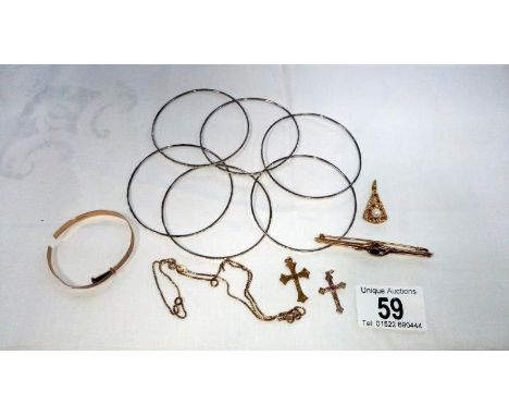 A 9ct gold cross, an a/f gold chain, a yellow metal brooch set amethyst, 6 x 10k bangles and a 9ct gold pendant