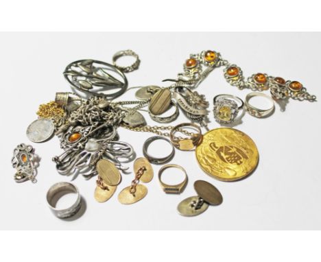 A mixed lot to include pair of hallmarked 9ct gold cufflinks and a hallmarked 9ct gold ring set with a tiger's eye stone gros