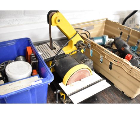 A Perform bench mounted belt and disc sander.
Item tested and appears to be spares or repairs.