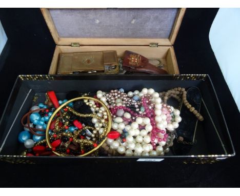 A large quantity of costume jewellery, together with an Edwardian yellow metal compact/purse and other items of interest.