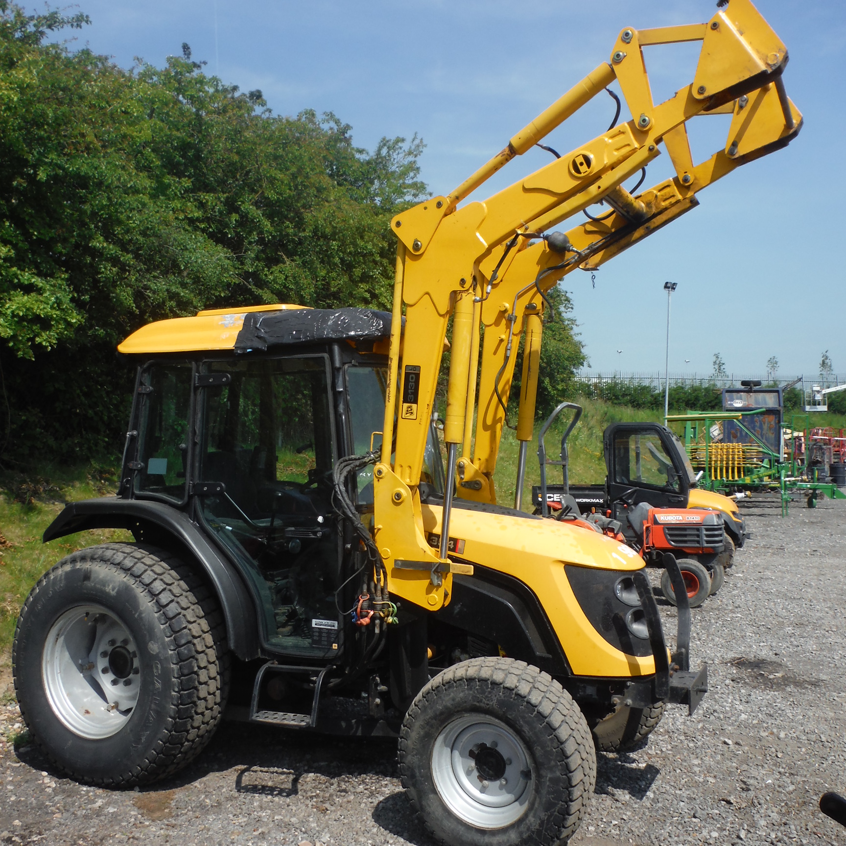 2008 JCB 354 4wd tractor c/w 3point linkage, front loader & bucket