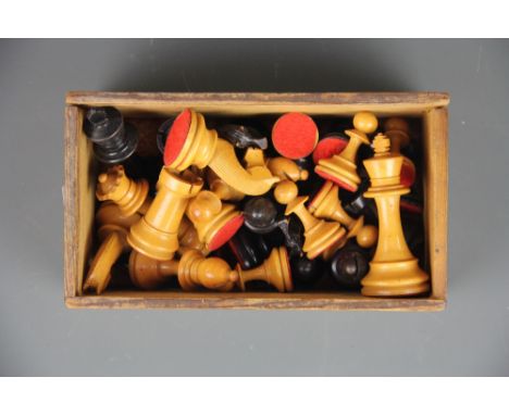 A vintage turned satinwood and ebonised box wood chess set, king H. 9cm.