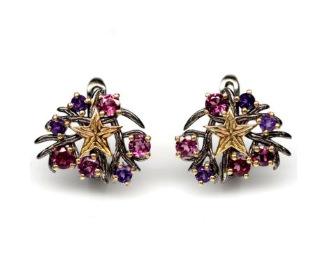 A pair of 925 silver gilt earrings set with pink tourmalines and amethyst, L. 1.2cm.