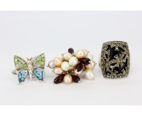 A 925 silver freshwater pearl set righ together with two further silver rings.