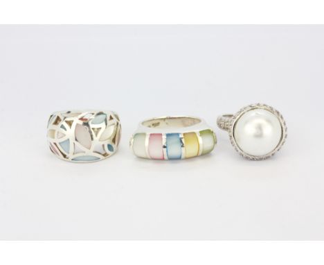 Three 925 silver rings set with pearl and mother of pearl.