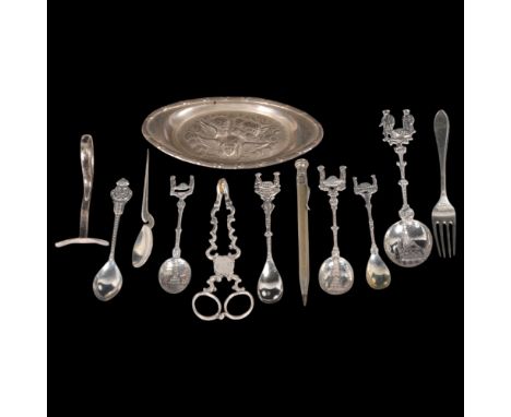 Various silver, including oval dressing table pin tray, souvenir spoons, sugar nips, etc, 6.9oz gross . Condition Report: Lot