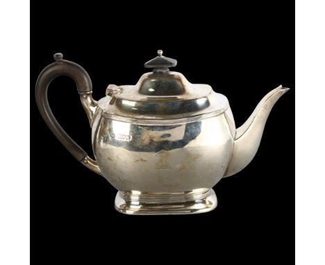 An Edwardian silver teapot, Carrington & Co, London 1905, oval bulbous form, with reeded border and turned wood mounts, heigh