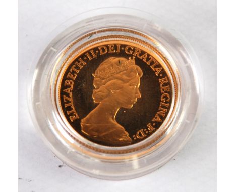 QUEEN ELIZABETH II 1980 GOLD PROOF SOVEREIGN, in hard plastic case and ROYAL MINT PLUSH LINED BOX, with leaflet 