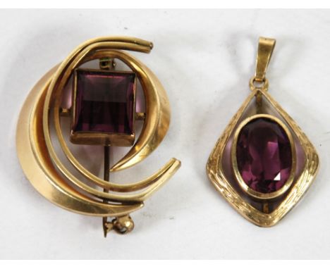 14ct ROLLED GOLD PENDANT set with an oval amethyst and a 14ct rolled gold 'C' scroll BROOCH set with a square amethyst (2) 