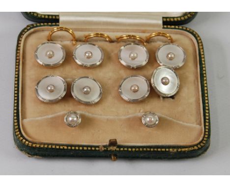 A GENTLEMAN'S 18ct GOLD AND PLATINUM DRESS SET comprising four BUTTONS with separate wire ring fasteners, a PAIR OF DOUBLE CU