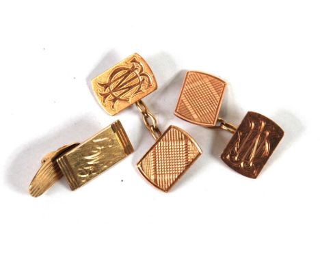 A PAIR OF 9CT GOLD DOUBLE OBLONG CUFFLINKS, with engraved monogram and engine turned decoration, Birmingham 1931 and one 9ct 