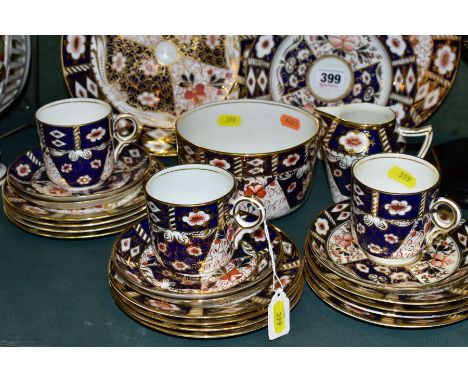 A LATE VICTORIAN/EDWARDIAN MATCHED STAFFORDSHIRE IMARI PART TEA SET IN THE STYLE OF ROYAL CROWN DERBY, comprising two bread a