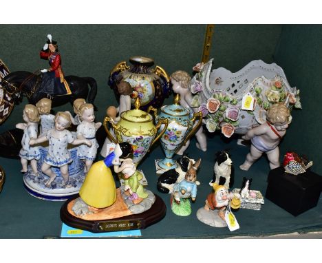 A GROUP OF ASSORTED CERAMICS, including a Royal Doulton Snow White 'Dopey's First Kiss' SW21, No 1274 of 2000, with plinth an