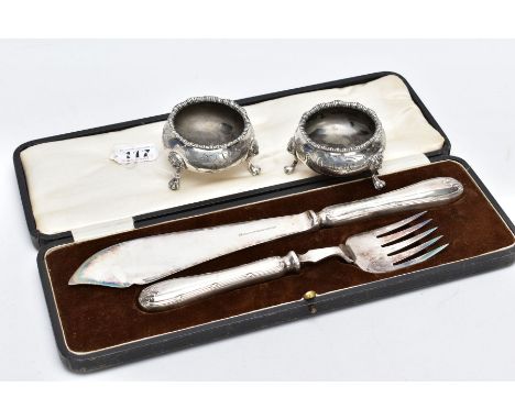 A SELECTION OF ITEMS, to include a cased prince's plate, 'Mappin &amp; Webb' serving fish knife and fork set, together with t