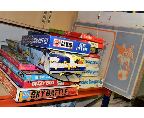 A QUANTITY OF BOXED GAMES, to include Arcofalc Perla table Football, No ART 72201, Airfix 'Zero - Lift Off', 'Super Copter', 