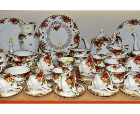 A GROUP OF ROYAL ALBERT OLD COUNTRY ROSES TEA, DINNER AND GIFTWARES, including a fifteen piece coffee service plus a spare cu