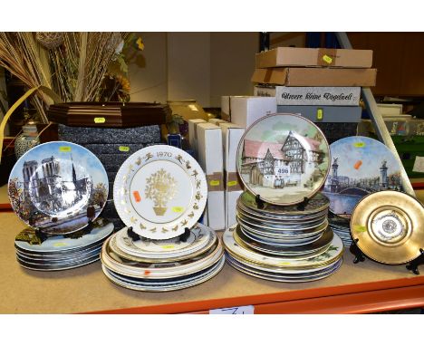 A COLLECTION OF FORTY BOXED AND LOOSE COLLECTORS AND OTHER DECORATIVE PLATES, including a set of twelve Bradford Exchange Lim