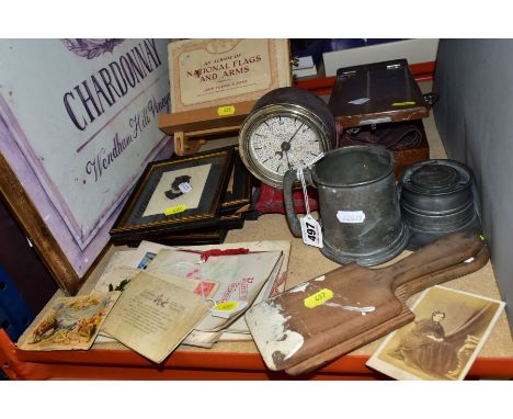 A GROUP OF COLLECTABLES, METALWARE, TREEN, ETC, including a pair of butter pats, a table top easel, pewter tankard, pewter in