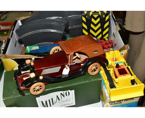 AN UNBOXED TRI-ANG BIG BIG O GAUGE CLASS 35 HYMER BLUE FIJER LOCOMOTIVE, some damage to wheels and missing buffer from one en