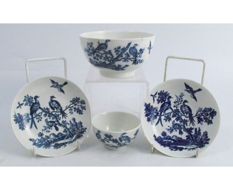 A group of early 19th century porcelain to include a Caughley tea bowl and saucer and slop bowl and a Worcester tea bowl, all