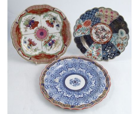 A Chamberlain's Worcester plate, decorated in colours with panels of chinese objects, together with an 18th century Worcester