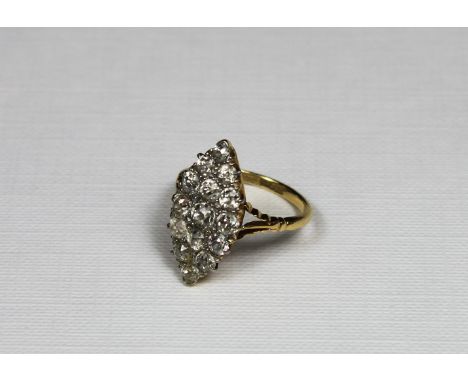 Art Deco Brillant Damenring, Gold 750, gepunzt 18 Karat, 15 Brillanten, Altschliff, zus. ca. 2,8 ct. Gesamtgewicht: 4,2 g., G