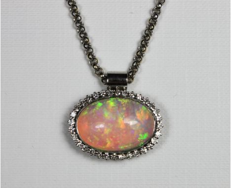 Opal Brillant Anhänger mit Kette, 585er Weissgold, Gesamtgewicht: 20 g. L.: 47 cm.