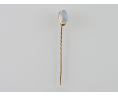 A moonstone stick pin, in yellow metal, 1.5g.