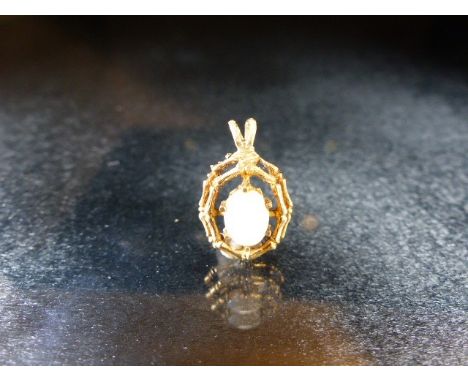 Hallmarked 9ct Gold Pendant set with an Opal