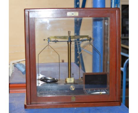 SET OF SCALES IN GLASS DISPLAY CASE &amp; CASED SET OF WEIGHTS     