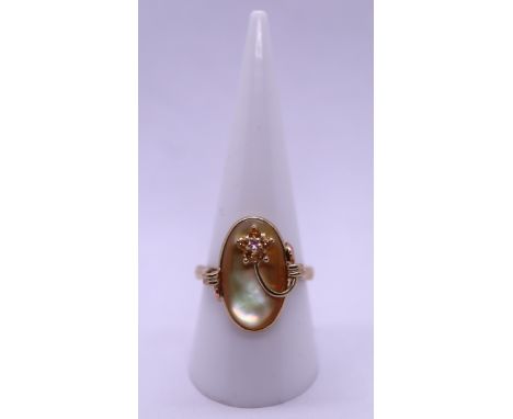 9ct gold stone set ring - Size R 