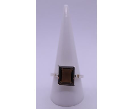 Silver topaz set ring - Size T 