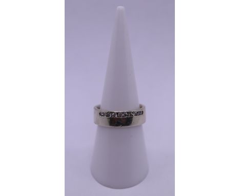 9ct gold diamond set ring - Approx weight 6.6g, Size N