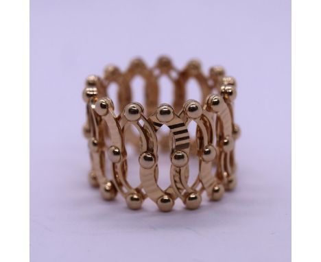9ct gold expanding scarf ring - Weight: 7.5g 