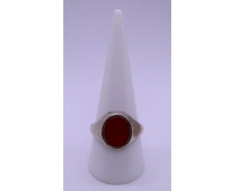 Silver carnelian set ring - Size T 